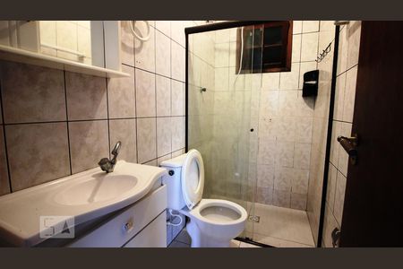 Banheiro de casa de condomínio para alugar com 1 quarto, 55m² em Lagoa da Conceição, Florianópolis