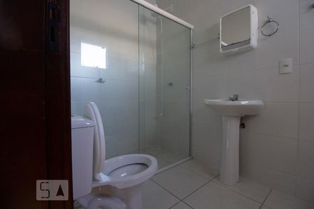 Banheiro de kitnet/studio para alugar com 1 quarto, 55m² em Carvoeira, Florianópolis