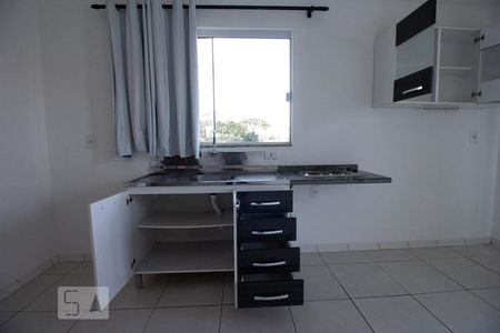 Sala e cozinha de kitnet/studio para alugar com 1 quarto, 55m² em Carvoeira, Florianópolis