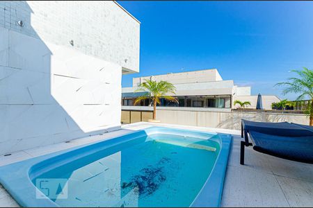 Piscina de apartamento à venda com 3 quartos, 245m² em Charitas, Niterói