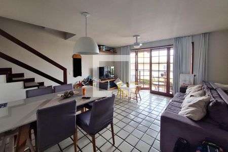 Sala de casa de condomínio para alugar com 3 quartos, 140m² em Camboinhas, Niterói
