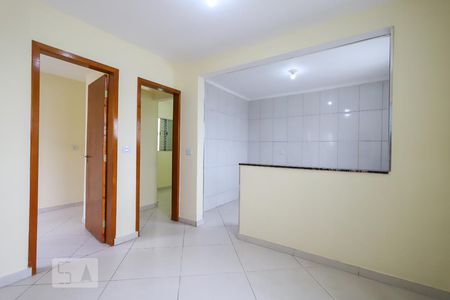 Sala de casa para alugar com 2 quartos, 80m² em Vila Cavaton, São Paulo