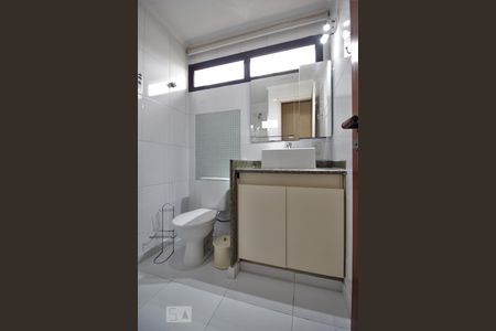 Banheiro da suíte de apartamento à venda com 1 quarto, 30m² em Paraíso do Morumbi, São Paulo