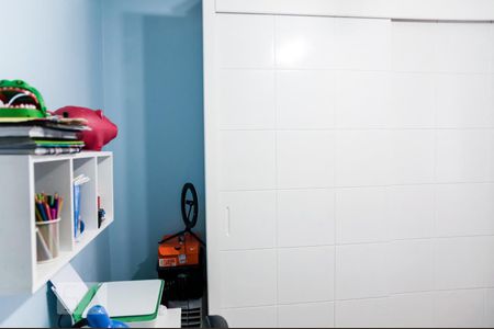 Quarto 2 de apartamento para alugar com 2 quartos, 49m² em Vila Carmosina, São Paulo