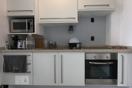 Cozinha de apartamento para alugar com 1 quarto, 85m² em Paraíso do Morumbi, São Paulo