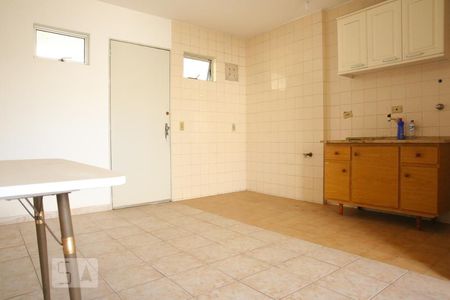 Sala/Cozinha de apartamento para alugar com 1 quarto, 28m² em Liberdade, São Paulo