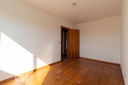 Quarto 1 de apartamento para alugar com 2 quartos, 63m² em Medianeira, Porto Alegre