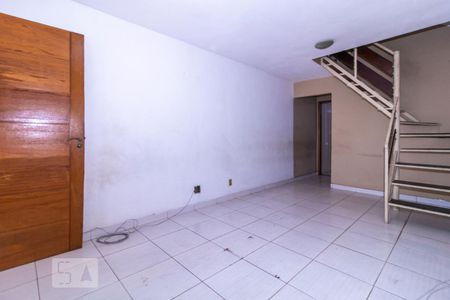 Sala de casa de condomínio à venda com 2 quartos, 80m² em Irajá, Rio de Janeiro
