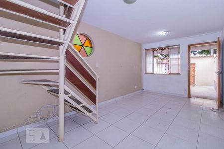 Sala de casa de condomínio à venda com 2 quartos, 80m² em Irajá, Rio de Janeiro