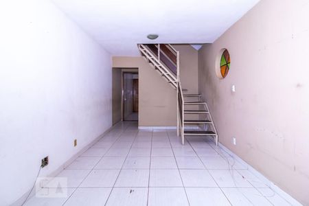 Sala de casa de condomínio à venda com 2 quartos, 80m² em Irajá, Rio de Janeiro