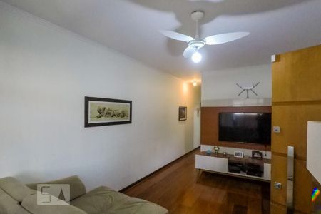 Sala de casa à venda com 4 quartos, 160m² em Bosque da Saúde, São Paulo