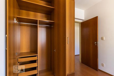 Quarto 1 - Armários de apartamento para alugar com 2 quartos, 85m² em Centro, Campinas