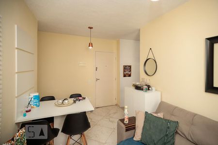 Sala de apartamento para alugar com 2 quartos, 50m² em Água Santa, Rio de Janeiro