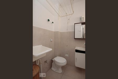 Banheiro de kitnet/studio para alugar com 1 quarto, 40m² em Bela Vista, São Paulo