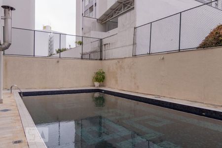 Apartamento à venda com 160m², 4 quartos e 2 vagas Apartamento à venda com 160m², 4 quartos e 2 vagasÁrea comum - Piscina