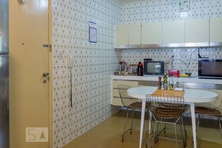 Apartamento à venda com 160m², 4 quartos e 2 vagas Apartamento à venda com 160m², 4 quartos e 2 vagasCozinha