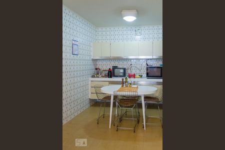 Apartamento à venda com 160m², 4 quartos e 2 vagas Apartamento à venda com 160m², 4 quartos e 2 vagasCozinha