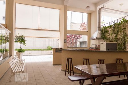 Apartamento à venda com 160m², 4 quartos e 2 vagas Apartamento à venda com 160m², 4 quartos e 2 vagasÁrea comum - Churrasqueira