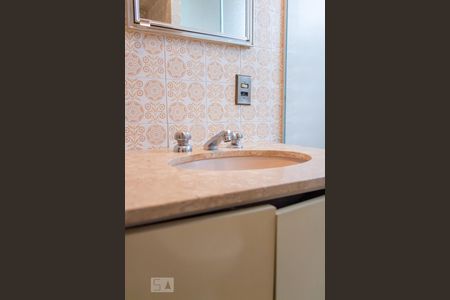 Apartamento à venda com 160m², 4 quartos e 2 vagas Apartamento à venda com 160m², 4 quartos e 2 vagasBanheiro Social