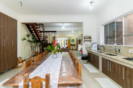 Sala e Cozinha de casa para alugar com 3 quartos, 450m² em Vila Nova Galvão, São Paulo