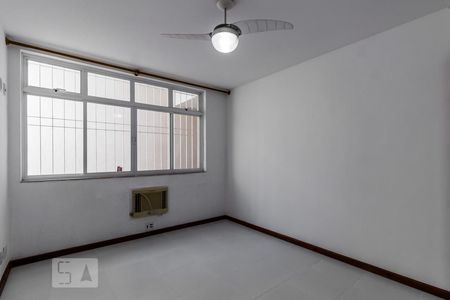 Quarto 1 de apartamento para alugar com 2 quartos, 120m² em Jardim Guanabara, Rio de Janeiro
