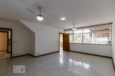 Sala de apartamento para alugar com 2 quartos, 120m² em Jardim Guanabara, Rio de Janeiro