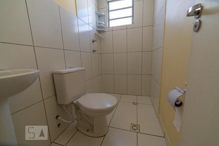 Banheiro de apartamento à venda com 2 quartos, 49m² em Loteamento Parque São Martinho, Campinas