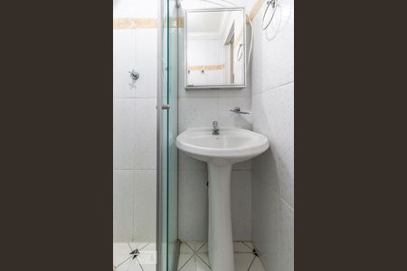 Banheiro de kitnet/studio para alugar com 1 quarto, 25m² em Cidade Vargas, São Paulo