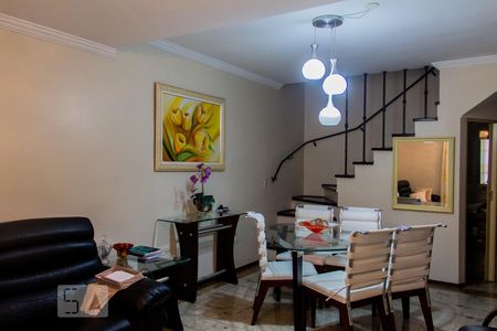 Sala de casa de condomínio à venda com 3 quartos, 160m² em Vila Eldízia, Santo André