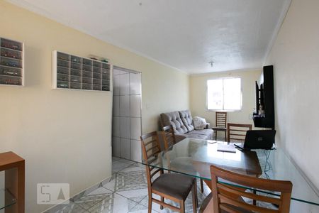 Sala de apartamento para alugar com 2 quartos, 58m² em Conjunto Residencial José Bonifácio, São Paulo