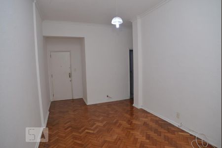 Apartamento à venda com 75m², 2 quartos e sem vagaSala