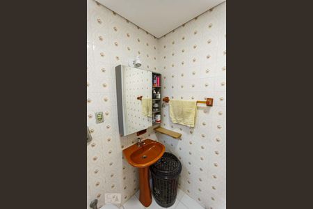 Banheiro de apartamento à venda com 1 quarto, 40m² em Vila Joao Pessoa, Porto Alegre