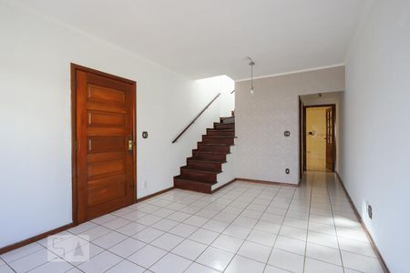 Casa para alugar com 200m², 3 quartos e 3 vagasSala