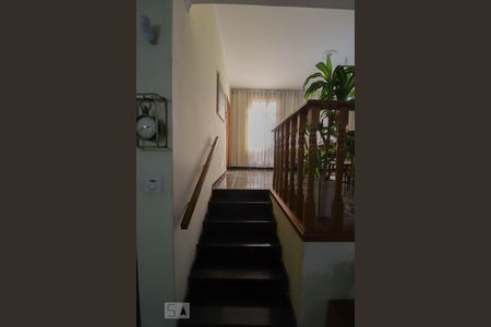 Escada de casa à venda com 3 quartos, 300m² em Jardim Pinhal, Guarulhos