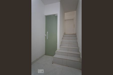 Escadas de casa para alugar com 2 quartos, 100m² em Vargem Grande, Rio de Janeiro
