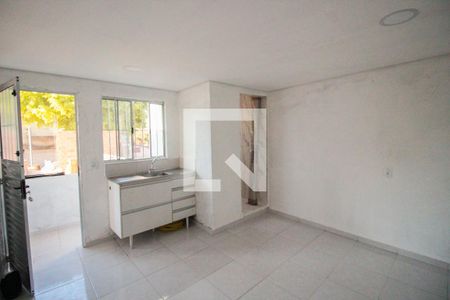 Cozinha de casa para alugar com 1 quarto, 50m² em Vila Nova Curuçá, São Paulo