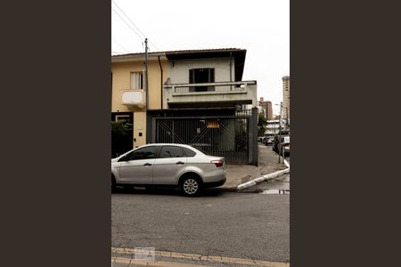 Casa para alugar com 128m², 2 quartos e 2 vagas Casa para alugar com 128m², 2 quartos e 2 vagasFachada