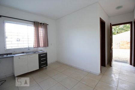 Sala e cozinha de kitnet/studio para alugar com 1 quarto, 55m² em Carvoeira, Florianópolis