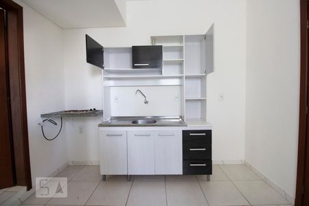 Sala e cozinha de kitnet/studio para alugar com 1 quarto, 35m² em Carvoeira, Florianópolis