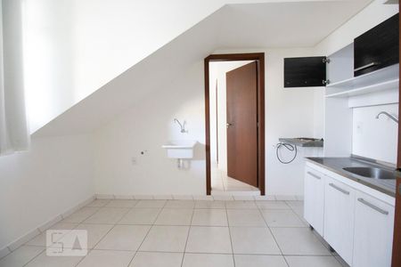 Sala e cozinha de kitnet/studio para alugar com 1 quarto, 35m² em Carvoeira, Florianópolis