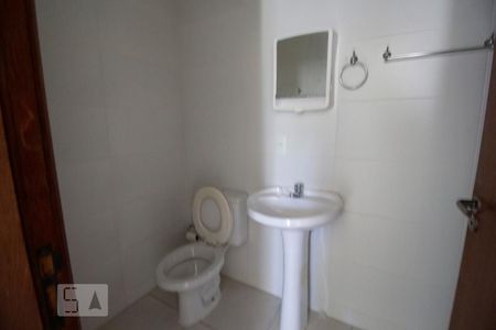 Banheiro de kitnet/studio para alugar com 1 quarto, 35m² em Carvoeira, Florianópolis