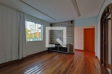 Sala de casa à venda com 3 quartos, 400m² em Nova Floresta, Belo Horizonte