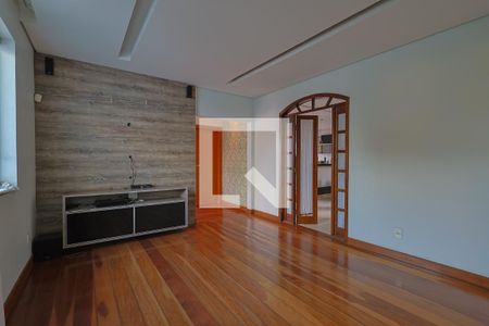 Sala de casa à venda com 3 quartos, 400m² em Nova Floresta, Belo Horizonte