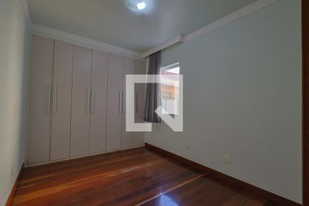 Quarto 1 de casa à venda com 3 quartos, 400m² em Nova Floresta, Belo Horizonte