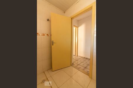 Banheiro de casa à venda com 1 quarto, 52m² em Umuarama, Osasco