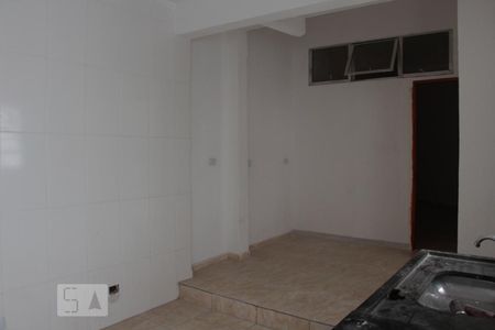 Sala/Cozinha de kitnet/studio para alugar com 2 quartos, 60m² em Vila Bertioga, São Paulo