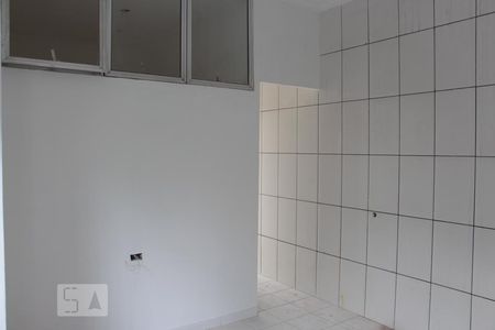 Sala/Cozinha de kitnet/studio para alugar com 2 quartos, 60m² em Vila Bertioga, São Paulo