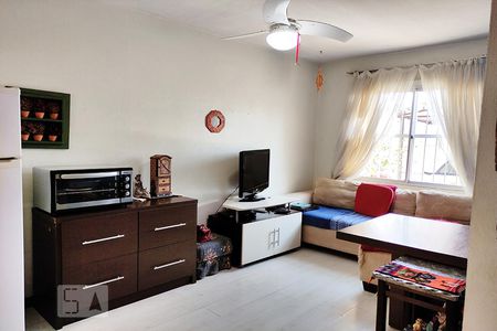 Sala de casa de condomínio à venda com 2 quartos, 52m² em Estância Velha, Canoas