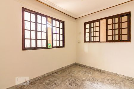 Casa à venda com 60m², 4 quartos e 1 vagaSala