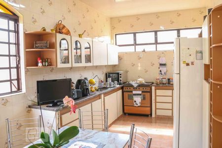 Casa para alugar com 300m², 4 quartos e 4 vagas Casa para alugar com 300m², 4 quartos e 4 vagasCozinha